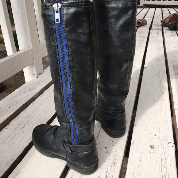 Boots - Picture 2 of 4